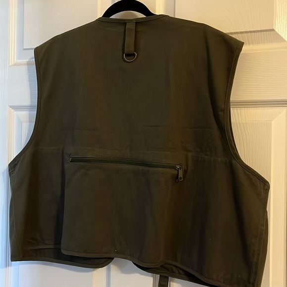 Vintage XXL White River Rmy Green Fly Shop Fly Fishing Vest with 2 lures. - Picture 9 of 13